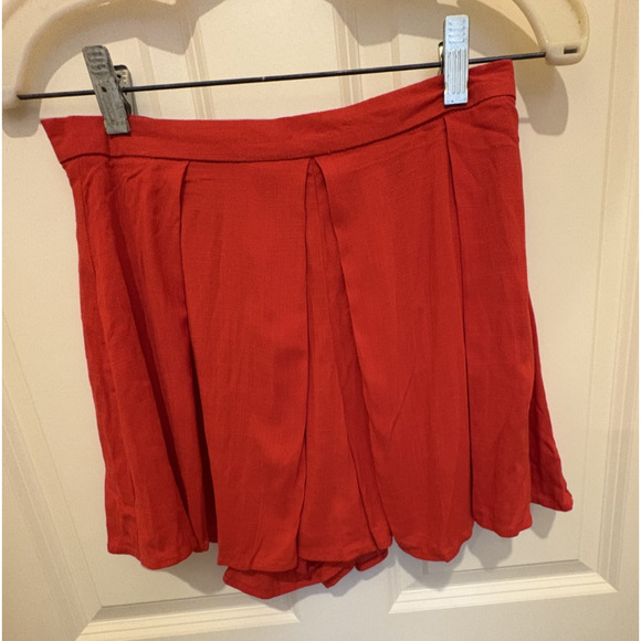 Le Lis Collection Pleated Front Flowy Shorts Womens Small Red Rayon - Picture 1 of 5